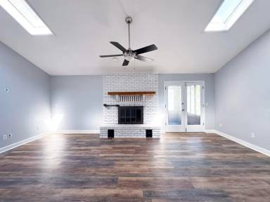 Main picture of 551 Juanita Ave