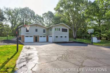 Main picture of 3892 Lakeridge Dr