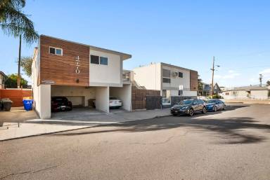 Main picture of 4770 32nd St