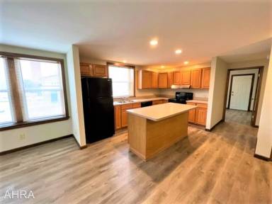 Main picture of 3275 Ivanhoe Ave