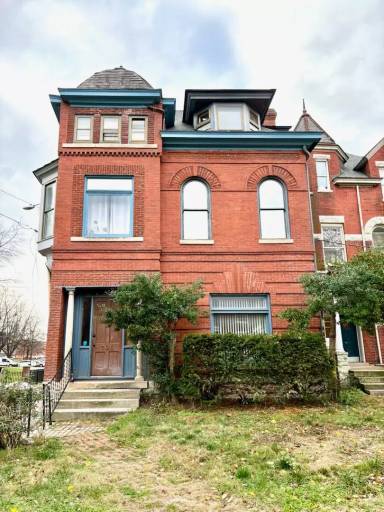 Main picture of 500 W Saint Catherine St