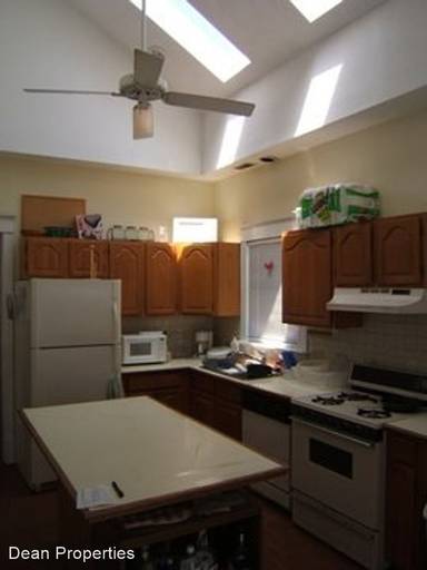 Main picture of 823 Greenwood Ave NE