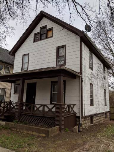 Main picture of 920 Woodlawn Ave