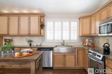 Main picture of 2282 E Springfield Pl