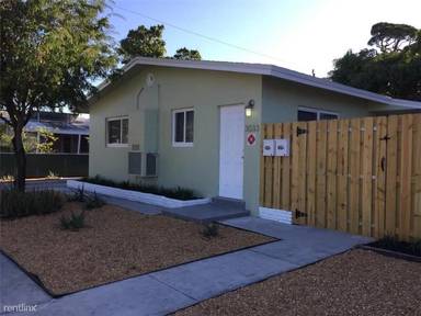 Main picture of 3033 NE 20th Ter