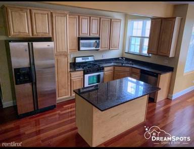 Main picture of 4209 S Michigan Ave