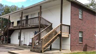 Main picture of 100 S Watson St