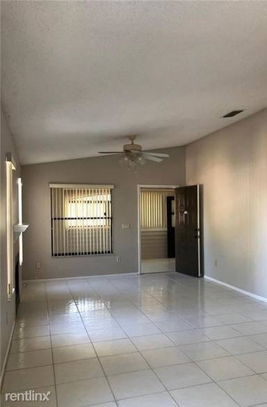 Main picture of 2942 S Semoran Blvd