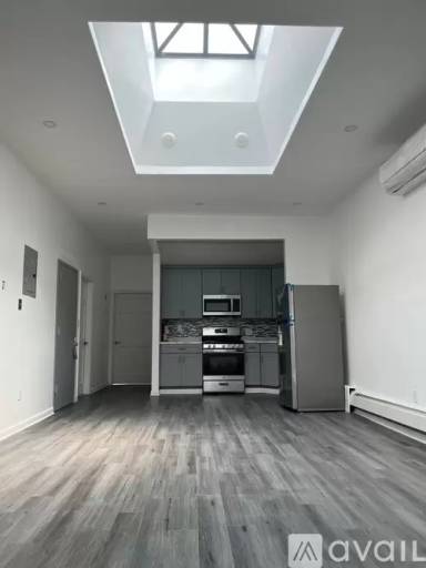 Main picture of 1545 Broadway