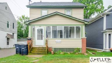 Main picture of 942 Woodlawn Ave