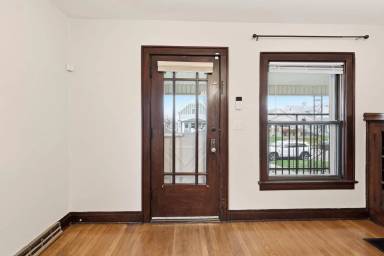 Main picture of 286 E Markison Ave