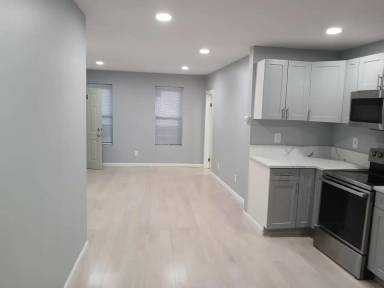 Main picture of 5 Whitehall St