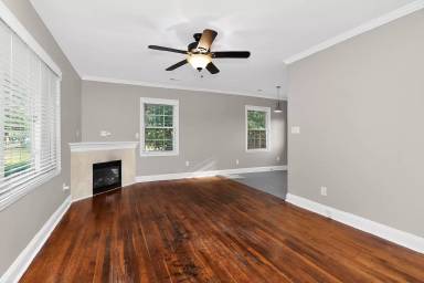 Main picture of 2612 Pinckney Ave