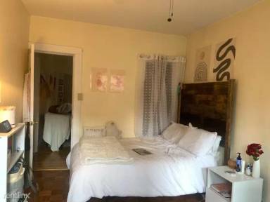 Main picture of 70 Joy St