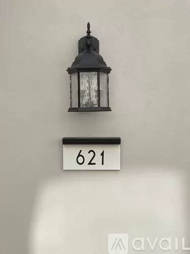 Main picture of 615 N Osprey Ave