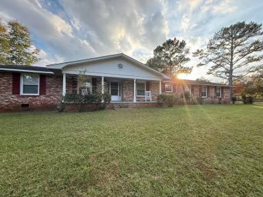 Main picture of 104 Harris Dr