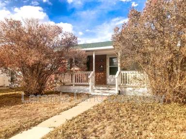 Main picture of 921 E Lyon St