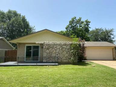 Main picture of 813 N Ector Dr