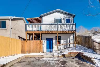 Main picture of 2417 W Cache La Poudre St