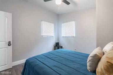 Main picture of 2129 Burroughs Ave SE