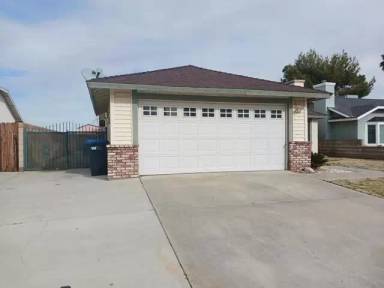 Main picture of 545 E Avenue J9