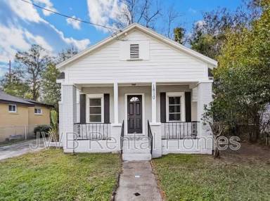Main picture of 1810 W 24th St