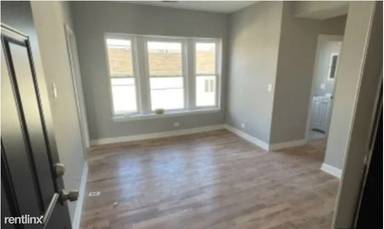 Main picture of 6445 S Saint Lawrence Ave