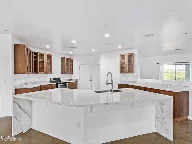 Main picture of 1992 W King Ave