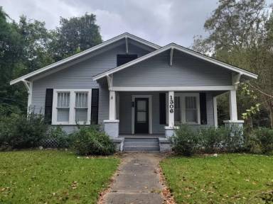 Main picture of 1306 N Main St