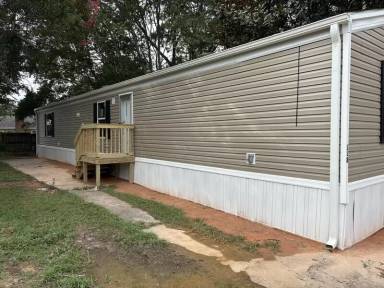 Main picture of 650 Strange Rd