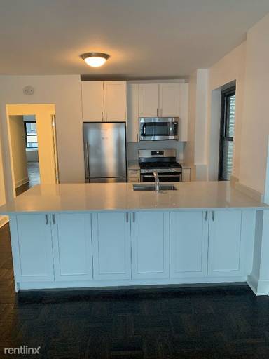 Main picture of 412 E 55th St
