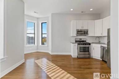 Main picture of 354-58 W Dickens Ave & 2103-11 N Sedgwick Ave Apartments