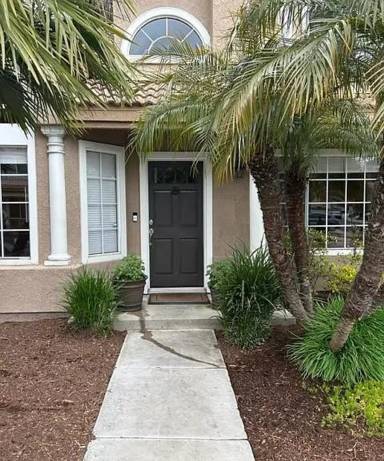 Main picture of 18 Channel Island St