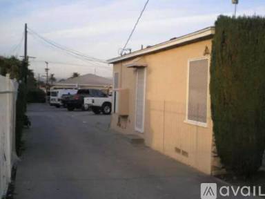 Main picture of 1533 W 105th St