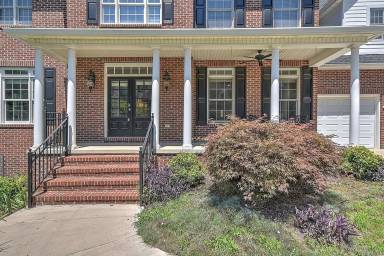 Main picture of 9 Wayland Ct