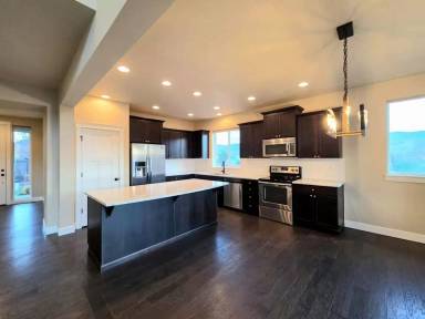 Main picture of 1744 S Blanchard Loop