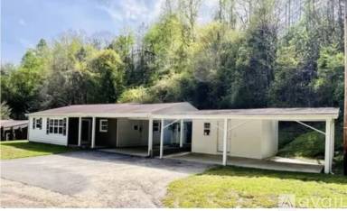 Main picture of 89 Lucy Ln