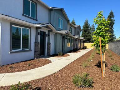 Main picture of 405 S Summit St