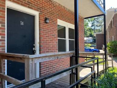 Main picture of 210 Colonial Dr