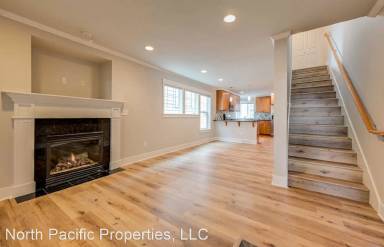 Main picture of 134 25th Ave E