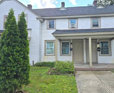 Main picture of 106 Cushing St