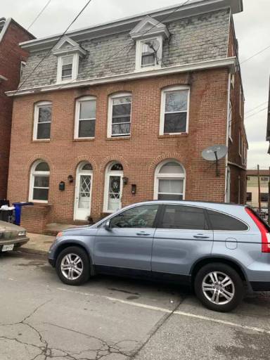 Main picture of 204 Fairground Ave