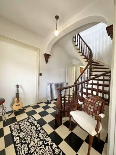 Main picture of 573 Bloom St