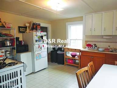 Main picture of 117 Pleasant St