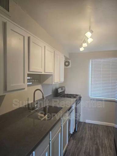 Main picture of 714 E 10th St