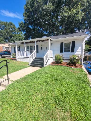 Main picture of 2309 E Main St