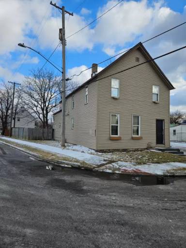 Main picture of 3137 W 105th St
