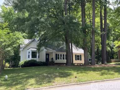 Main picture of 916 Northwoods Dr