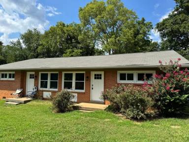 Main picture of 907 Elwood Dr