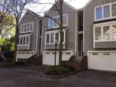 Main picture of 53 Jackson St